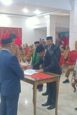 Bupati Muna Lantik 3 Pejabat, Camat Katobu Jabat Kadis Perhubungan