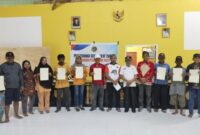 Penyerahan sertipikat PTSL di Desa Wakumoro.