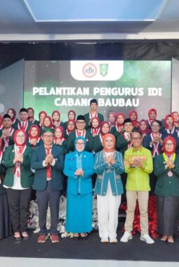 dr Hasrida Hamid Resmi Dilantik Sebagai Ketua IDI Baubau Periode 2025-2028