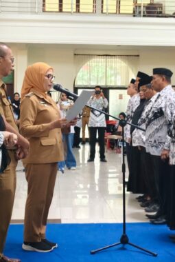 Wawali Baubau Wa Ode Hamsinah Kukuhkan Pengurus Cabang PGRI, Dorong Guru Adaptif dan Profesional