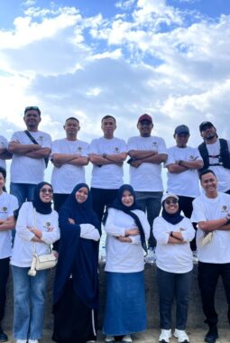 Pererat Silaturahmi, BPN Muna Antusias Ikuti Jalan Santai Bersama Sambut HUT Muna dan HUT RI ke-81