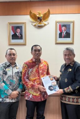 Bupati Muna Serahkan Proposal Pengembangan Destinasi Wisata ke Kemenparekraf RI